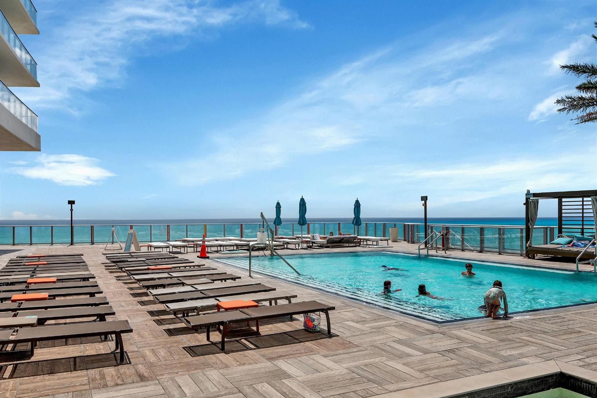 203-1Br/1Ba At The Beach Gem! Lux Amenities! 할리우드 외부 사진